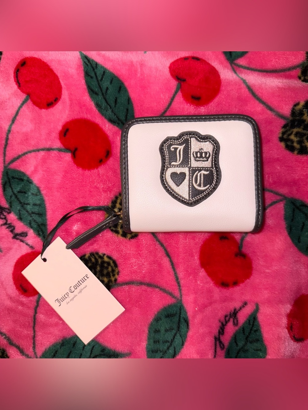 NWT Juicy Couture Light Pink Brown Queen Of Everything Small Zip Around Wallet